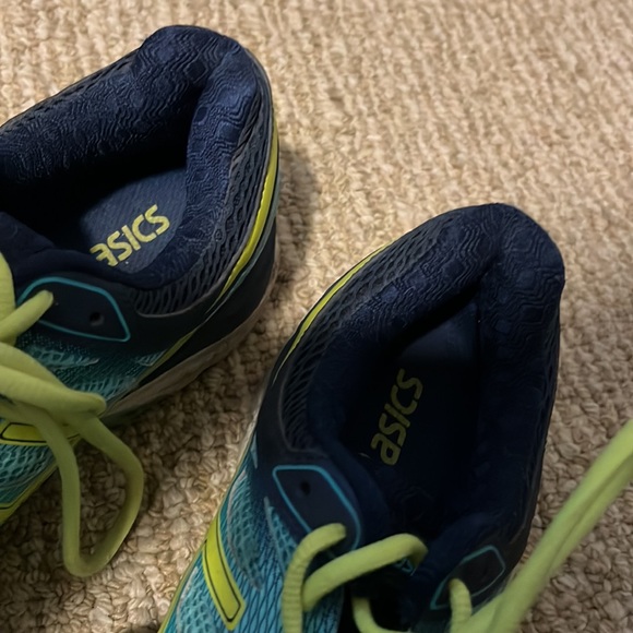 ASICS - Picture 3 of 3